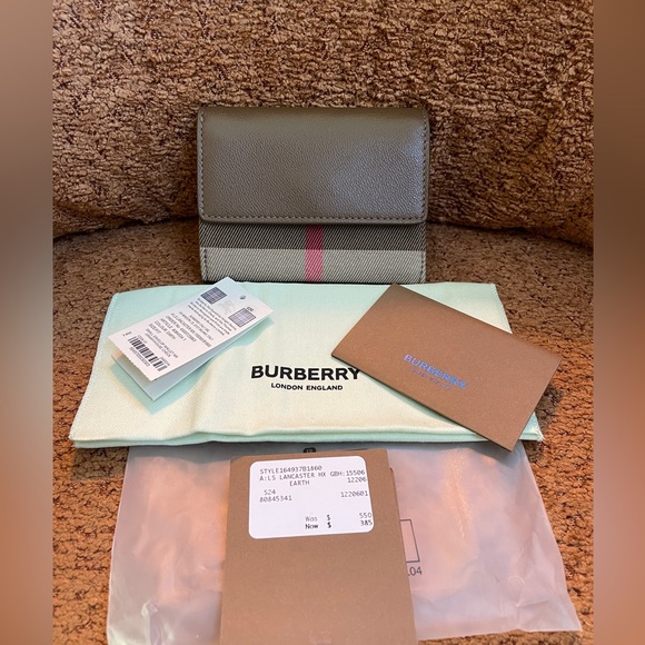 Burberry brand new leather tote bag black+small wallet bundle! 2250$ value - Picture 13 of 13